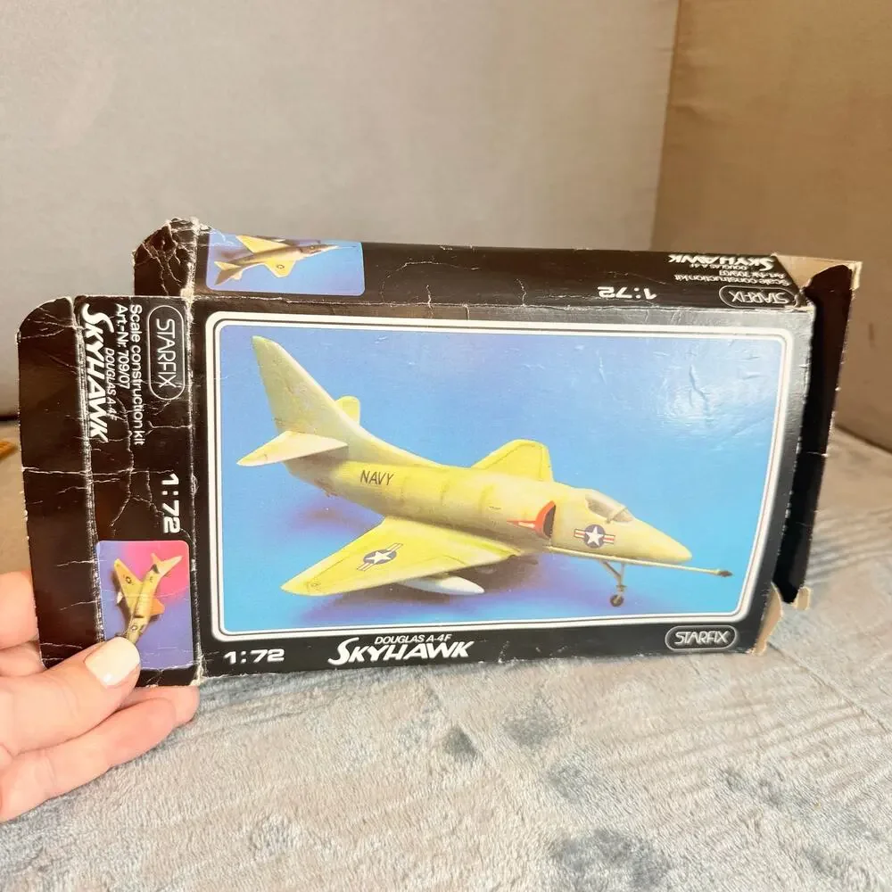 Starfix 1:72 Scale Construction Model Plane Kit Skyhawk Douglas A-4F 709/07